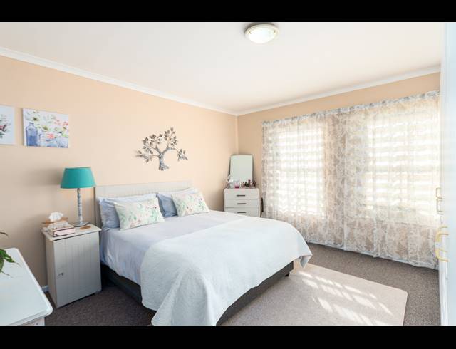 2 BEDROOM APARTMENT SOLD IN BLOUBERG SANDS